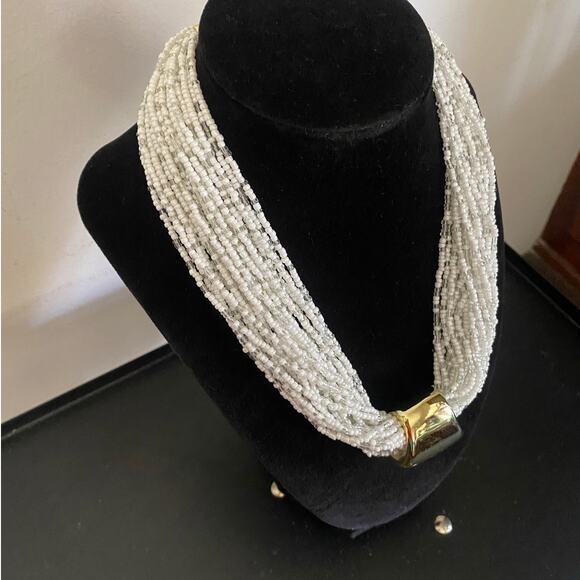 Vintage White Seed Bead Torsade Necklace Gold Tone Statement Pendant 80s 90s - Picture 7 of 16